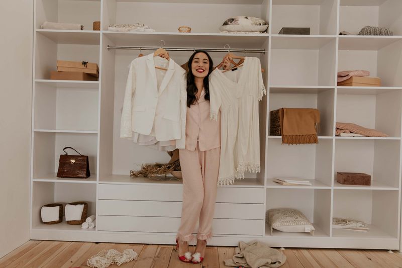 Minimalist closet guide for modern mothers