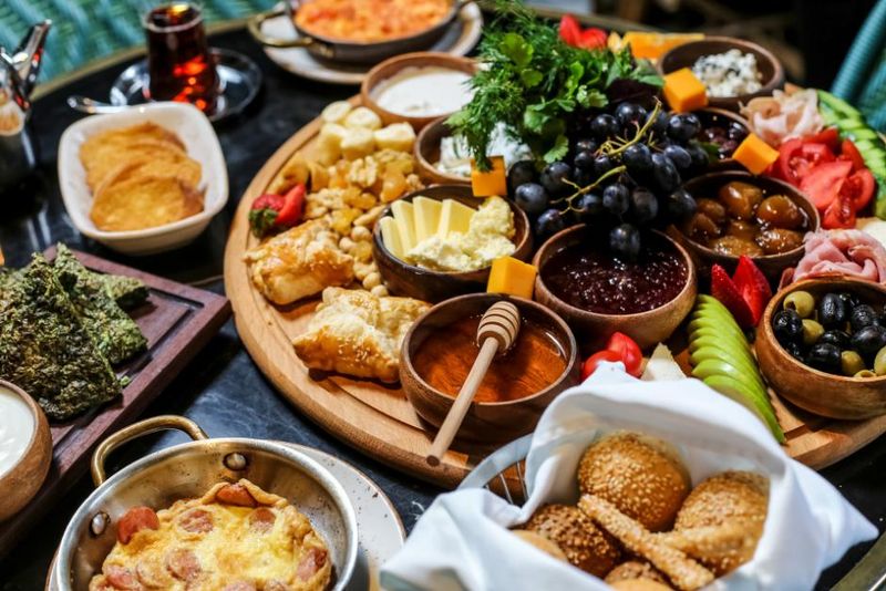 Family Dinner Traditions That Actually Stick