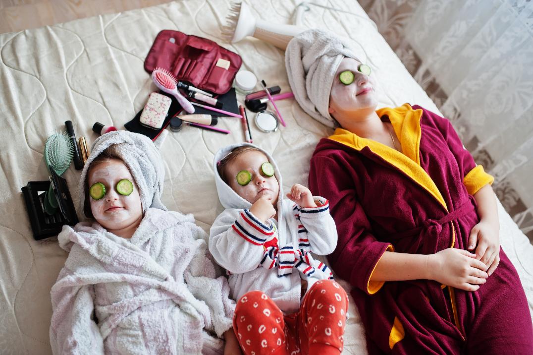 Jet lag tips for kids and moms